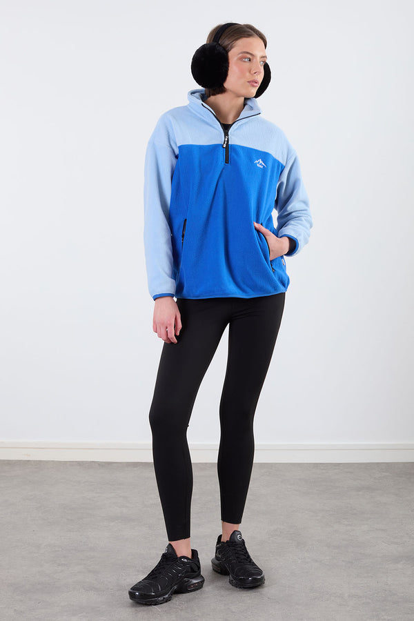 The Wander Fleece in Contrast Blue USCO45515
